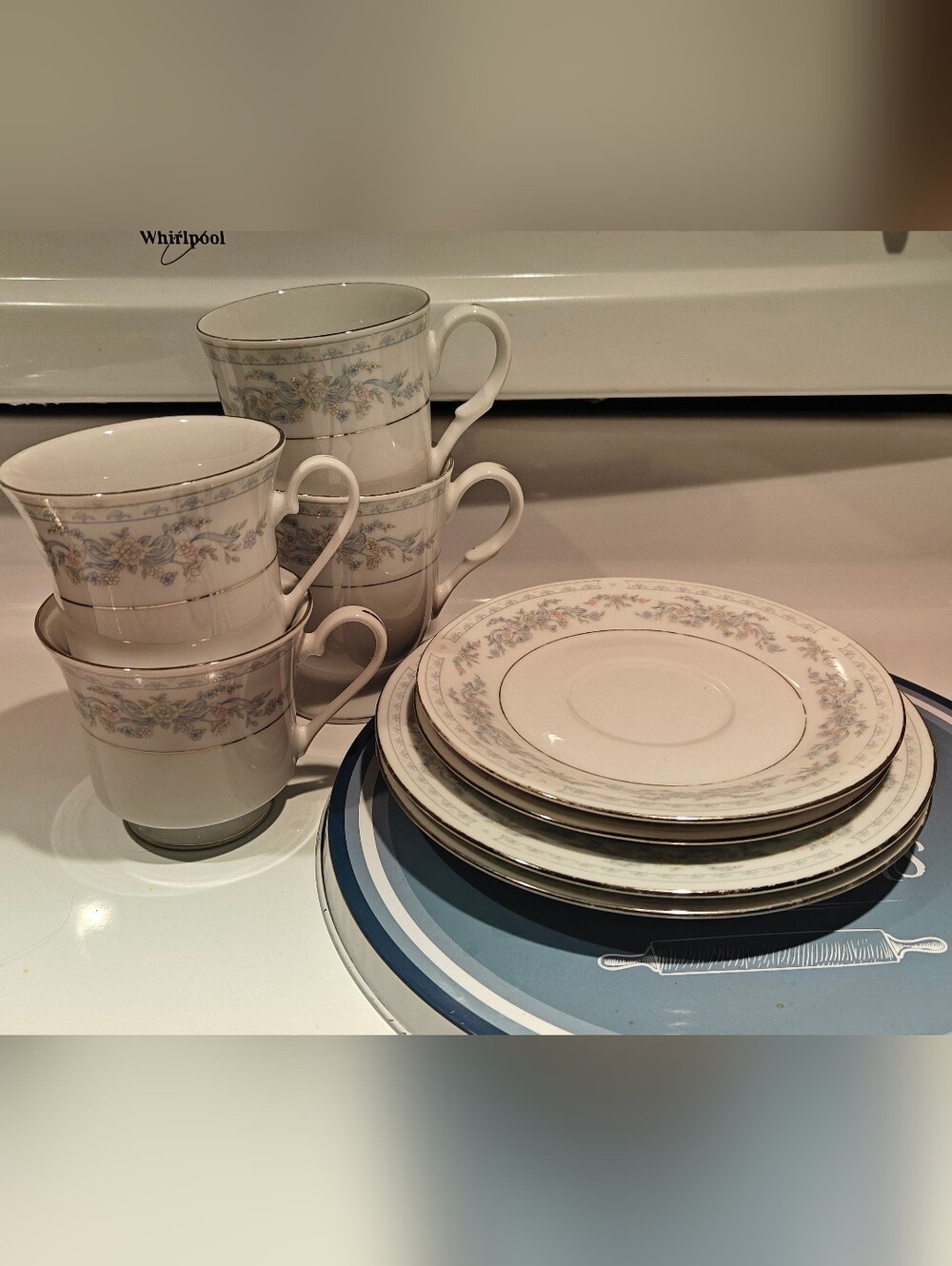 Vintage Classic Floral China Tea/Coffee and Saucers